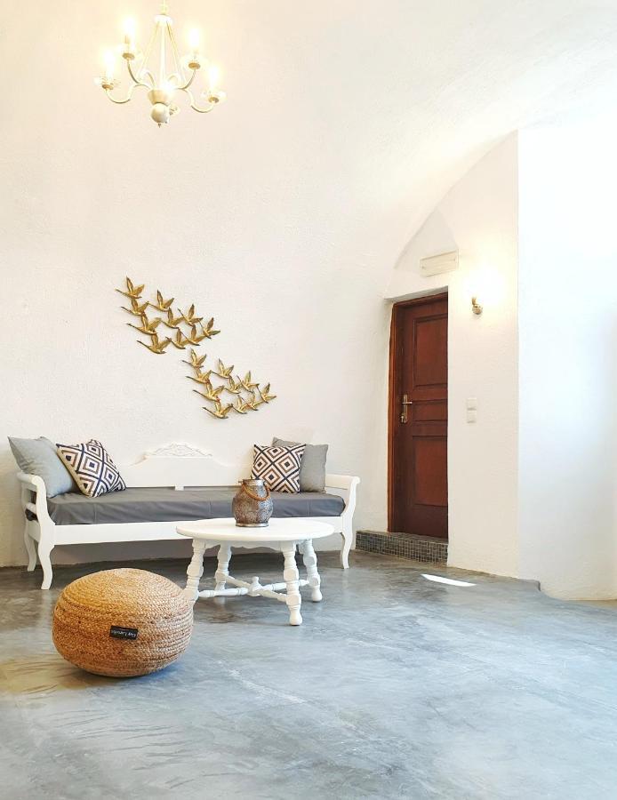 Navita Cave Houses Fira  Bagian luar foto
