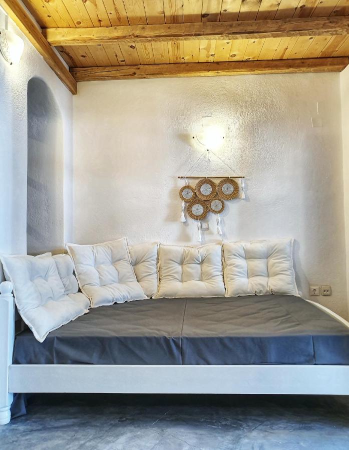 Navita Cave Houses Fira  Bagian luar foto