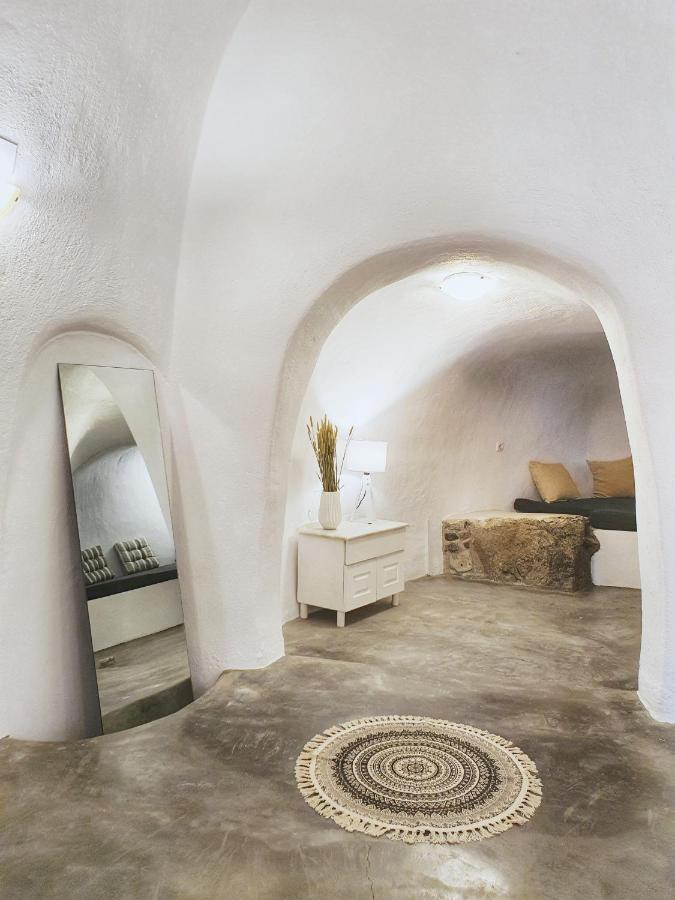 Navita Cave Houses Fira  Bagian luar foto