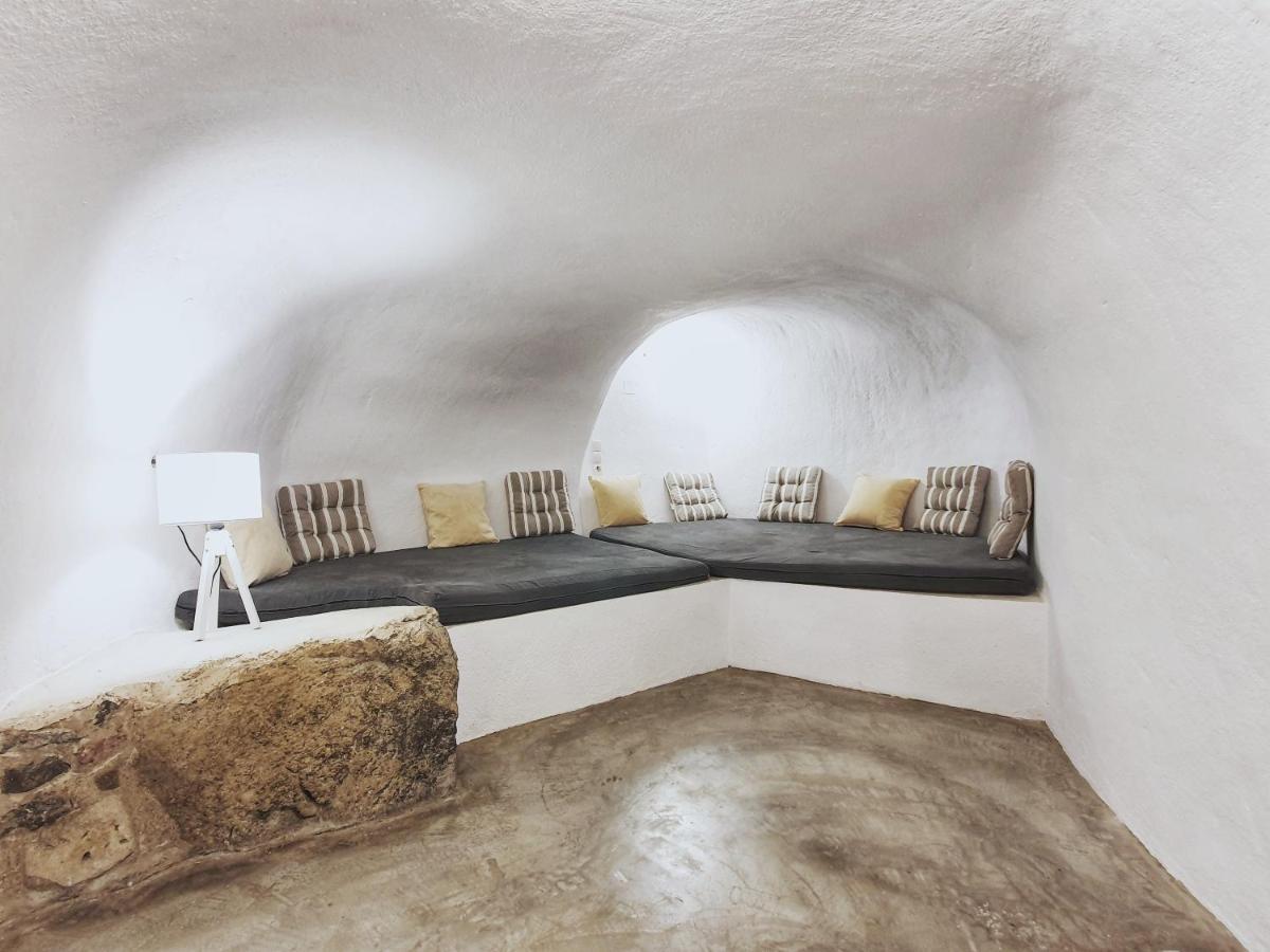 Navita Cave Houses Fira  Bagian luar foto
