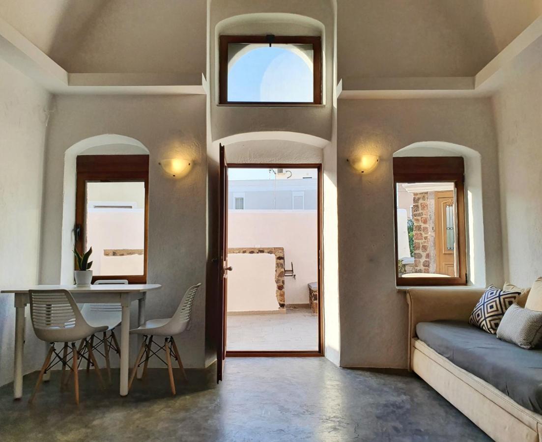 Navita Cave Houses Fira  Bagian luar foto
