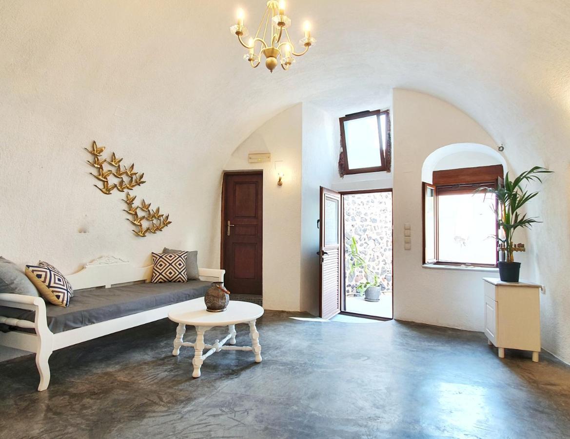 Navita Cave Houses Fira  Bagian luar foto