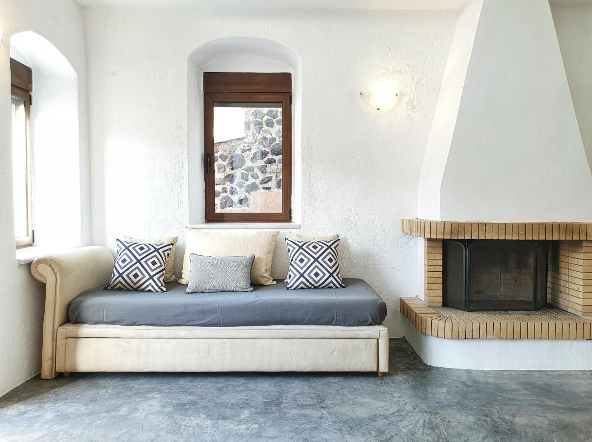 Navita Cave Houses Fira  Bagian luar foto