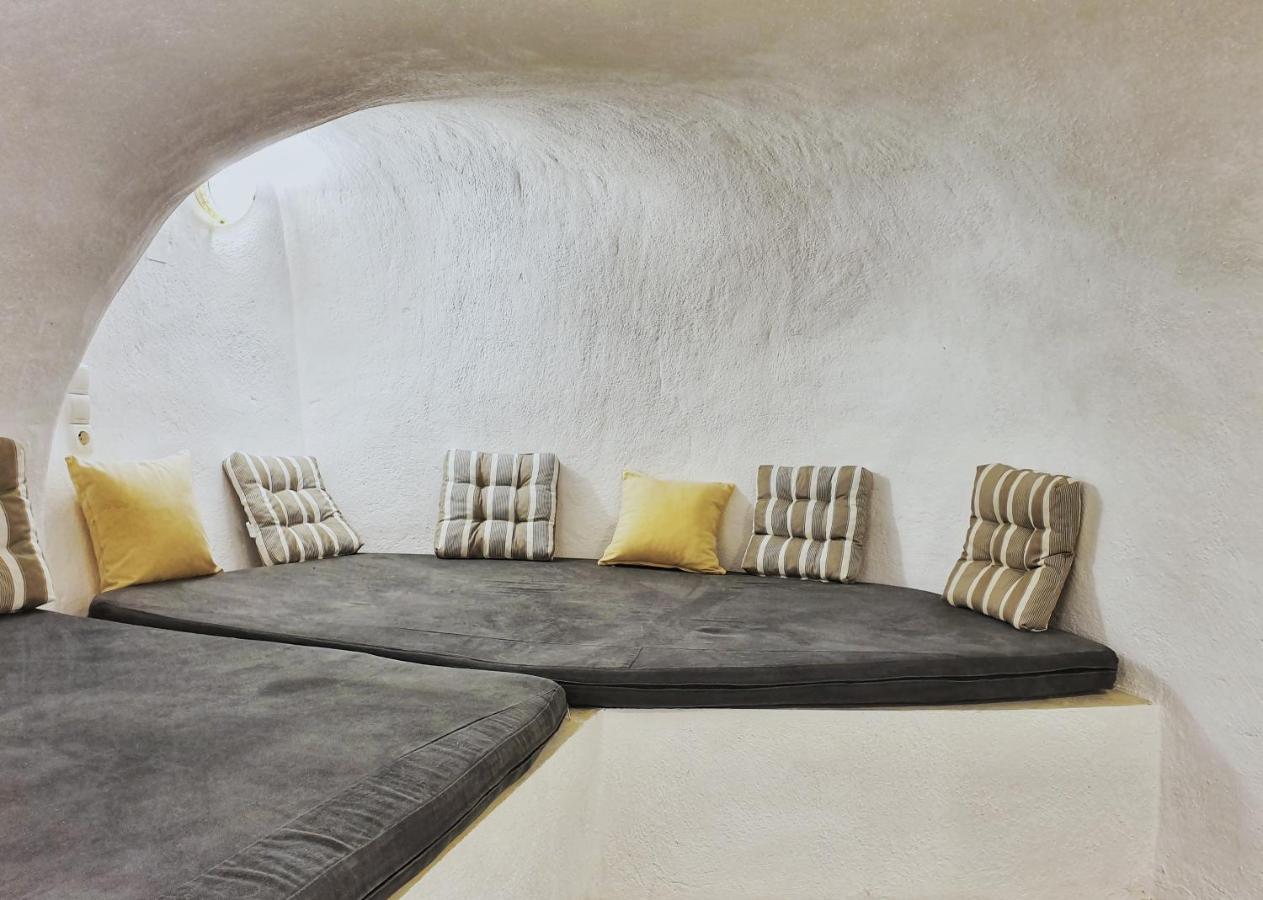 Navita Cave Houses Fira  Bagian luar foto