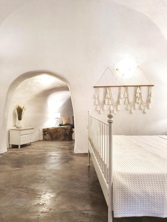 Navita Cave Houses Fira  Bagian luar foto