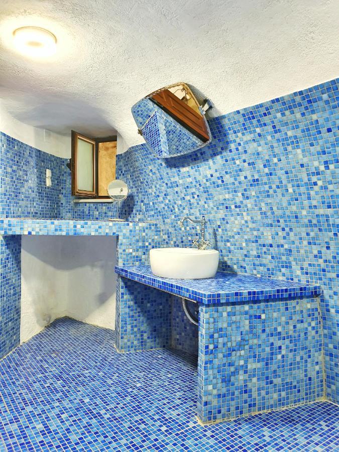 Navita Cave Houses Fira  Bagian luar foto