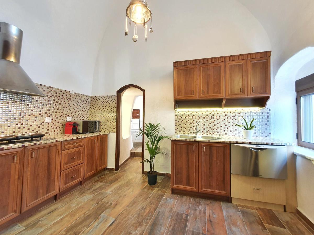 Navita Cave Houses Fira  Bagian luar foto